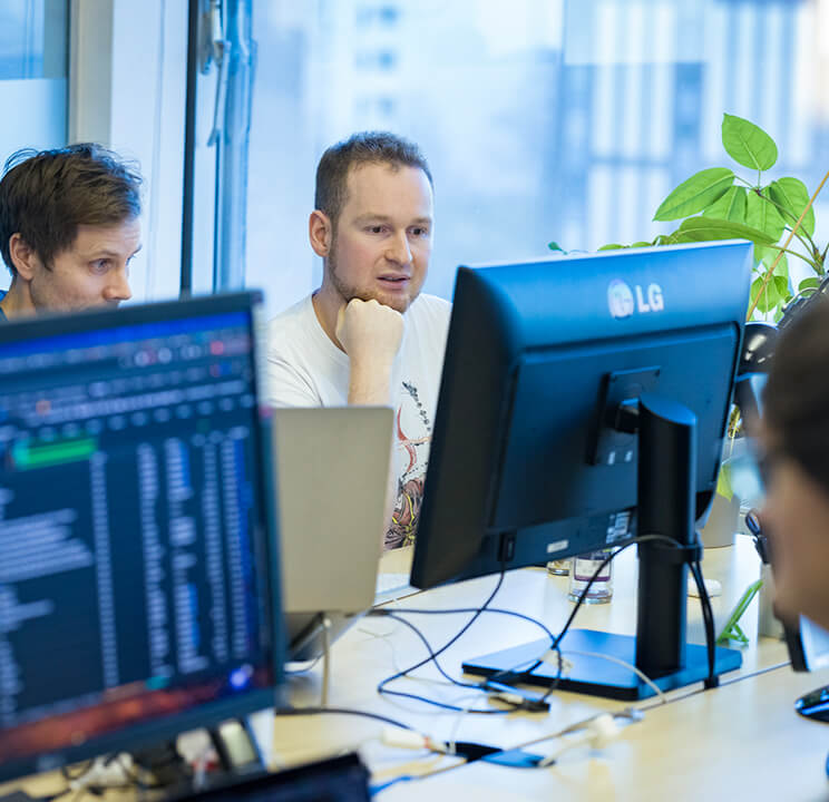 KI-Innovation und das am liebsten sofort? Wir schaffen den Spagat aus Qualität und Tempo in der KI-Entwicklung. Dank agiler Methoden und unserer individuellen Best Practices.