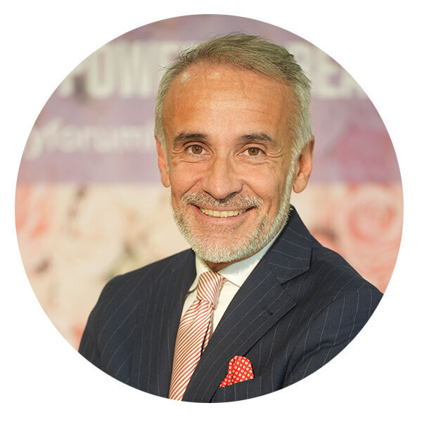 Professionelles Porträtfoto von Roberto Valente im runden Bildausschnitt mit Nadelstreifenanzug und Krawatte