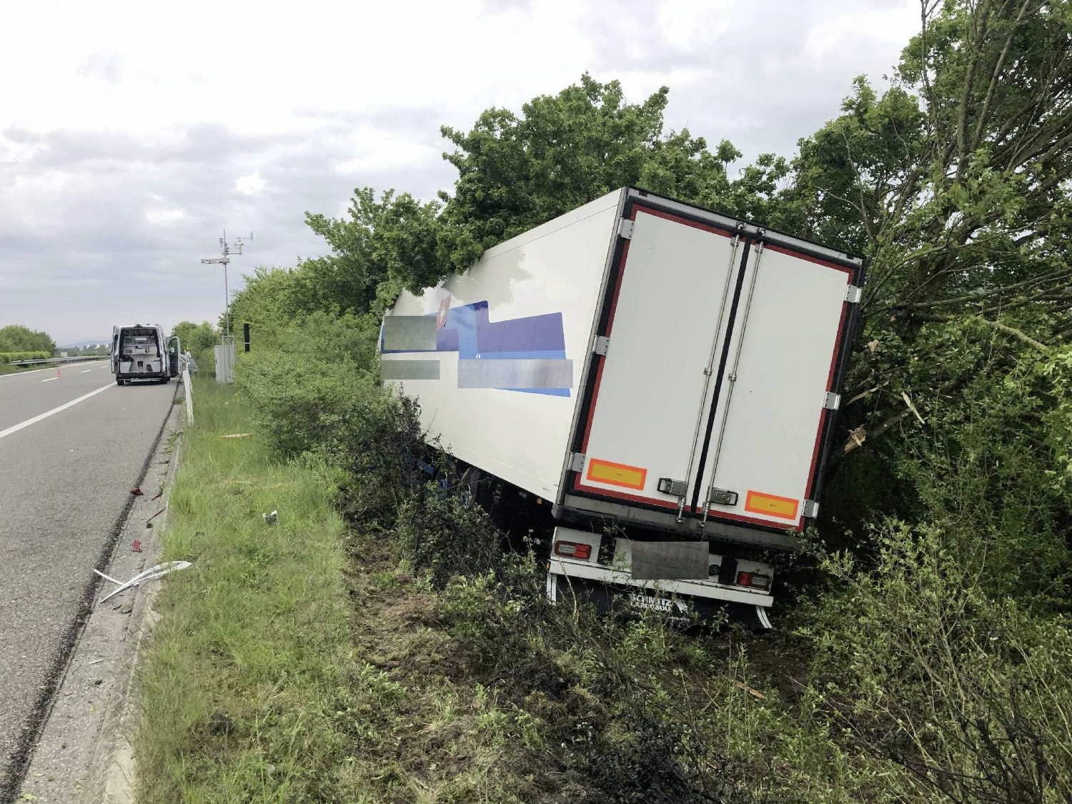 LKW-Fahrer Kam Bei Unfall Auf Der A1 Mit Dem Schrecken Davon ...