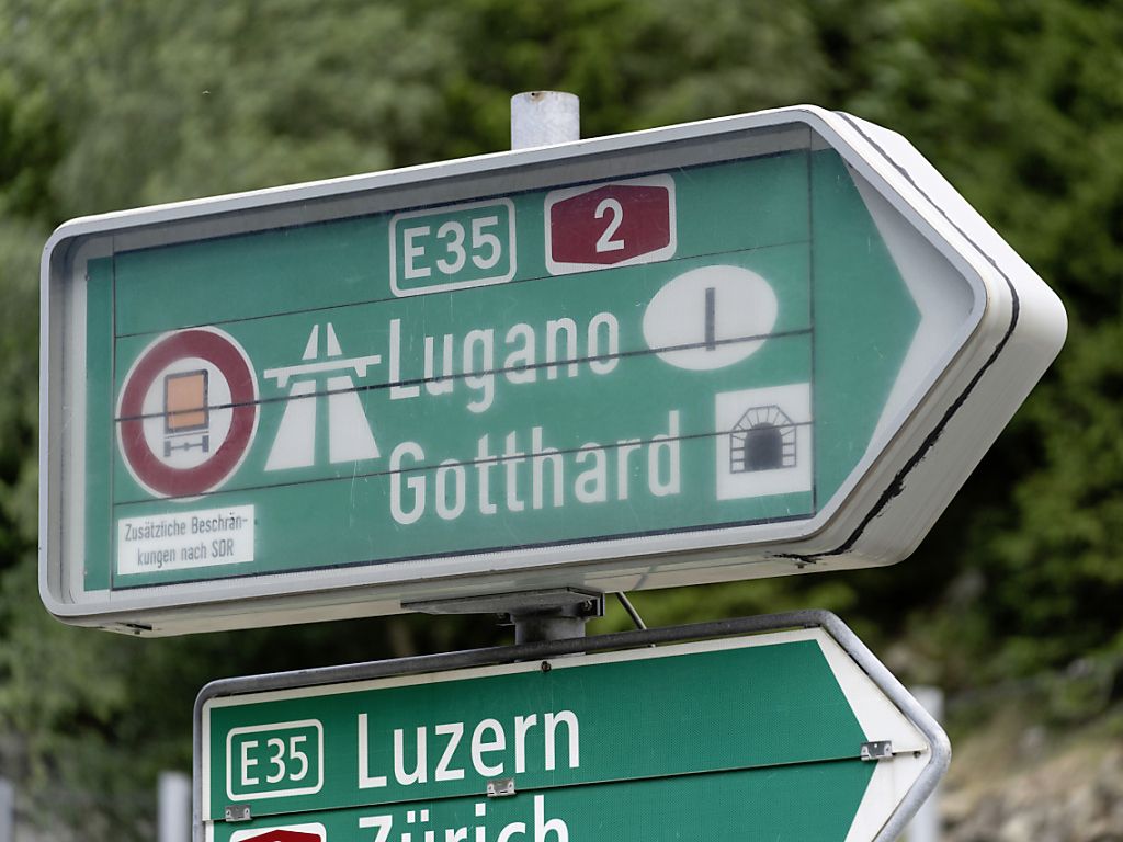 Stau Vor Gotthard In Richtung Süden Wächst Auf über Zehn Kilometer ...