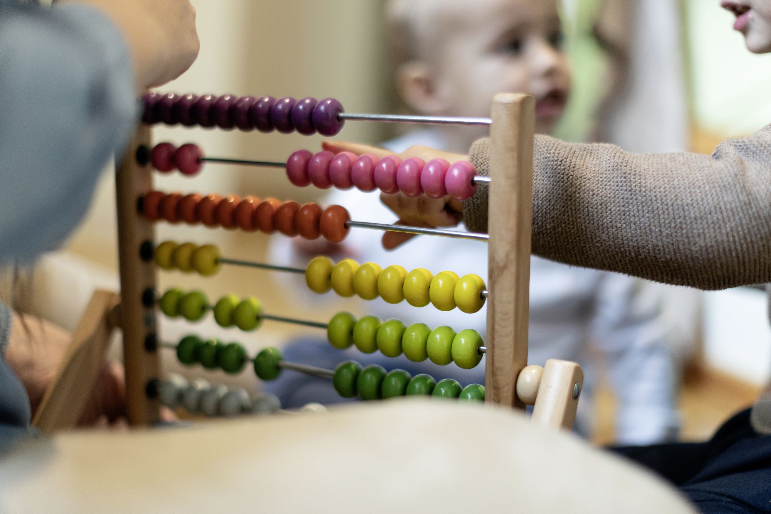 Ratgeber Babyerziehung: Krabbeln ist gut für die frühkindliche ...