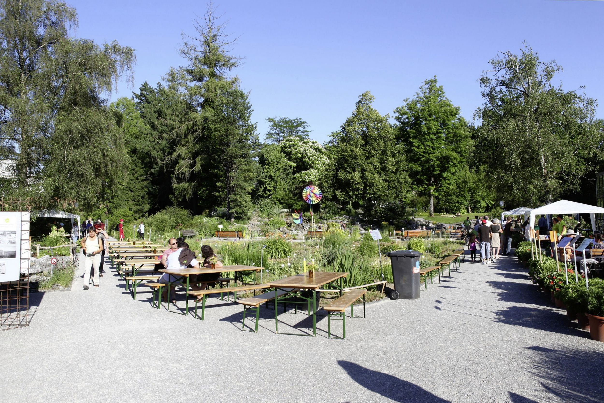 Frühlingsmarkt und Pflanzenverkauf im Botanischen Garten Freiburg