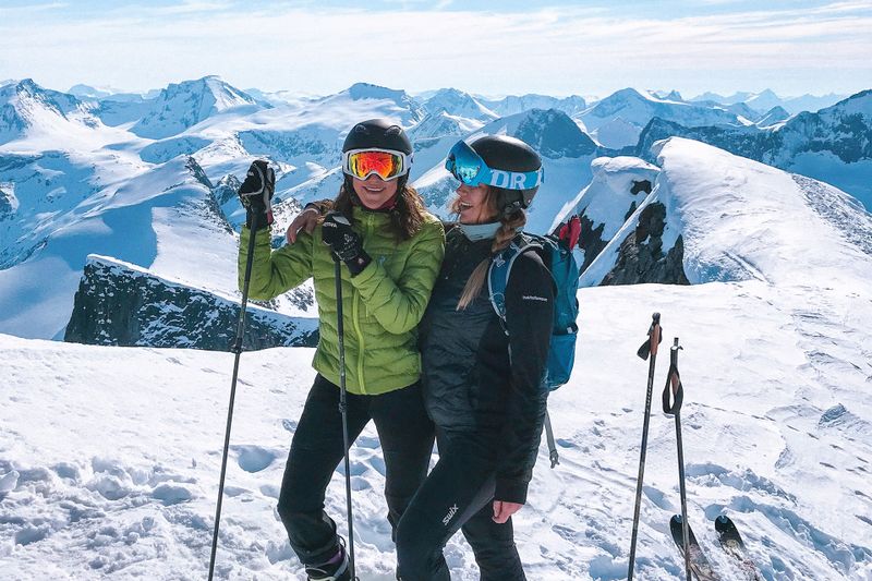 Frauen beim Skifahren
