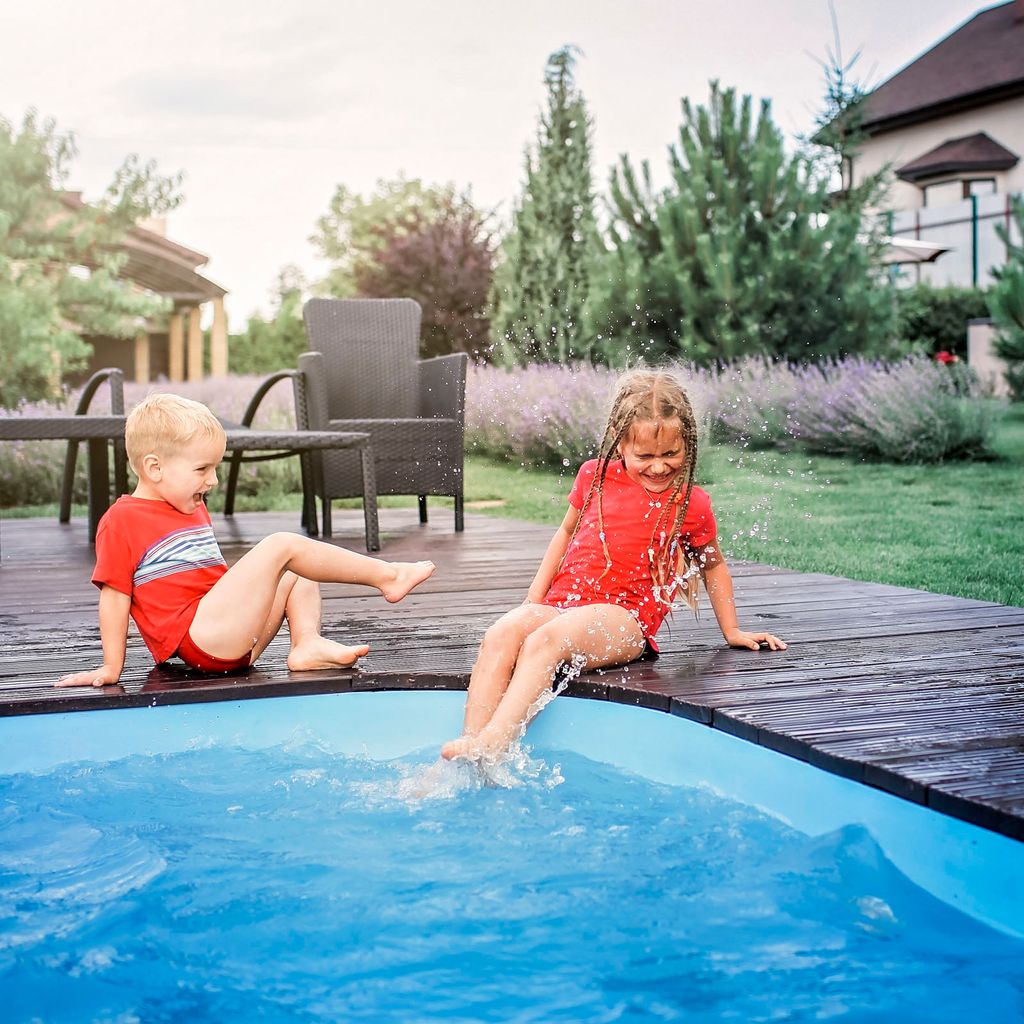 Paket Garten & Co.: Spaß am Pool ist mit der optionalen „Garten-Versicherung“ garantiert