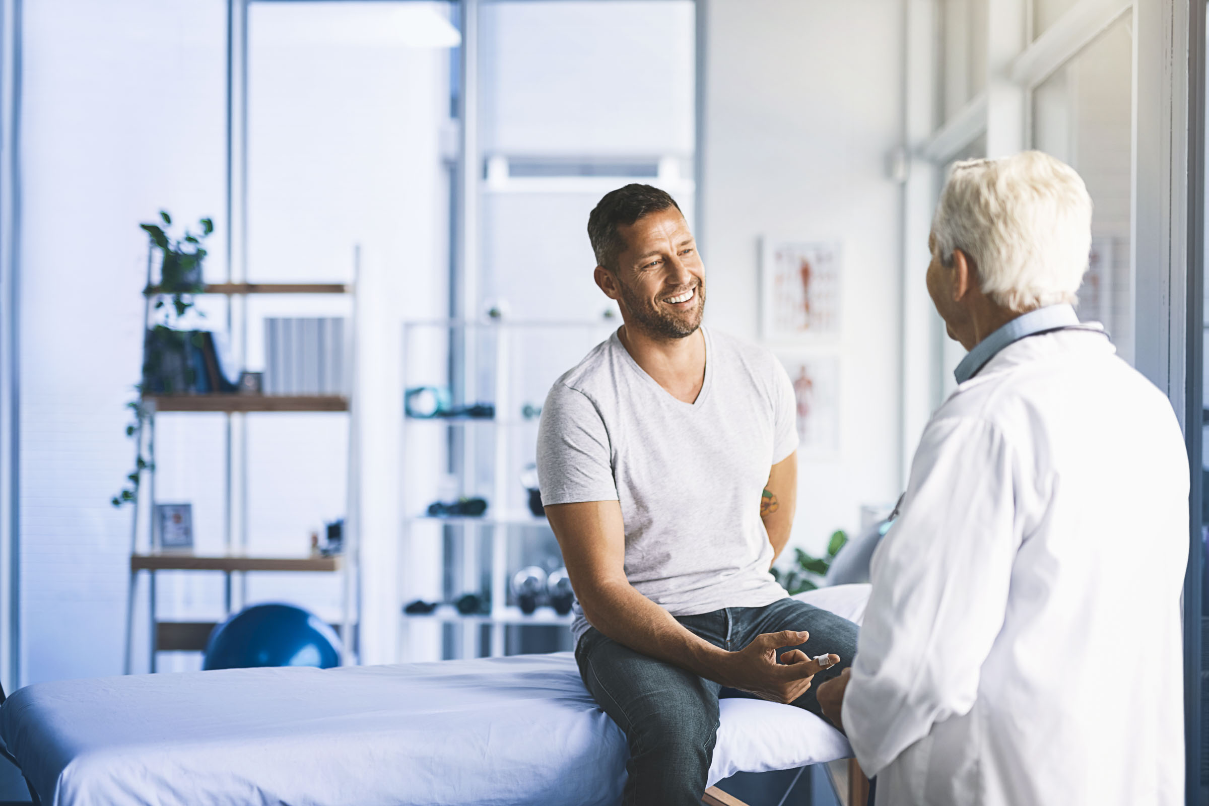 Vorsorgegespräch zwischen Arzt und Patient