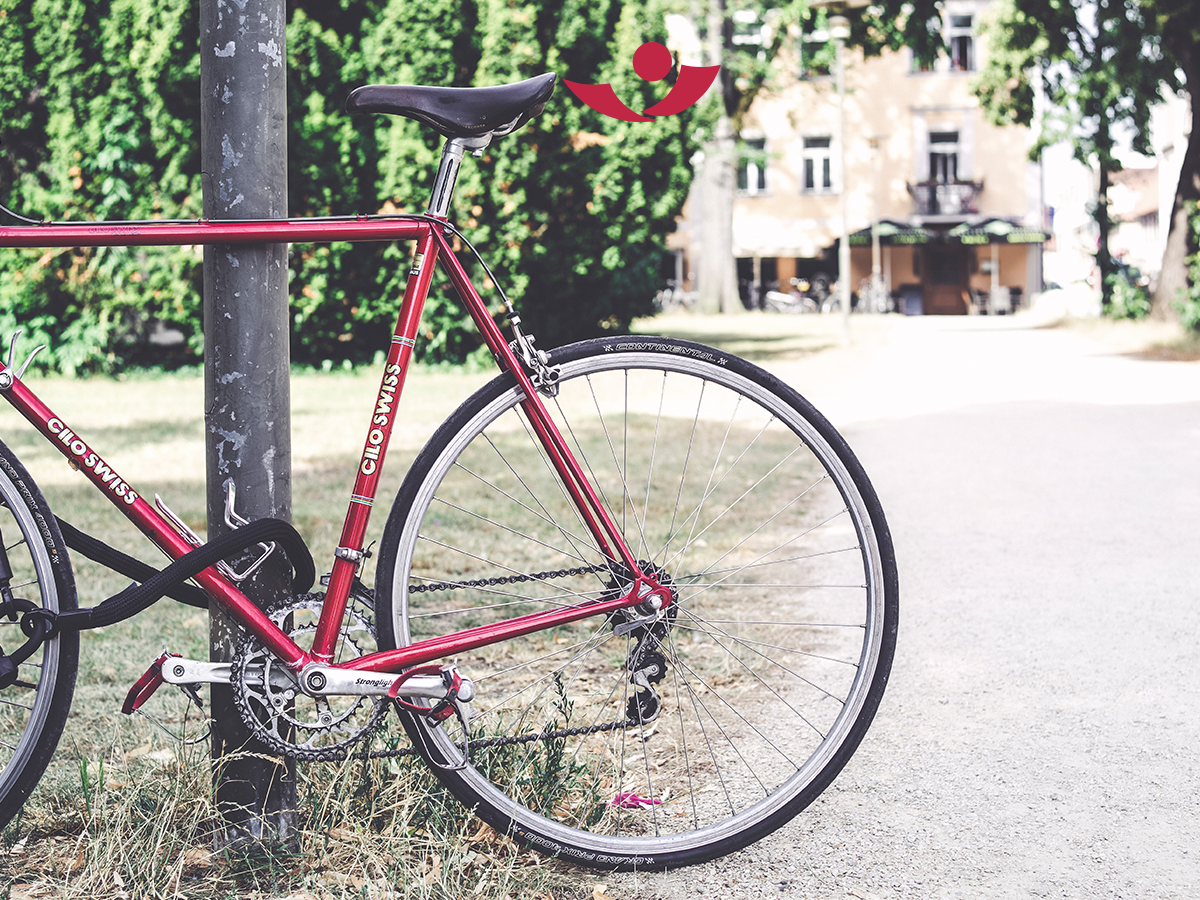 Fahrrad am Laternenmast