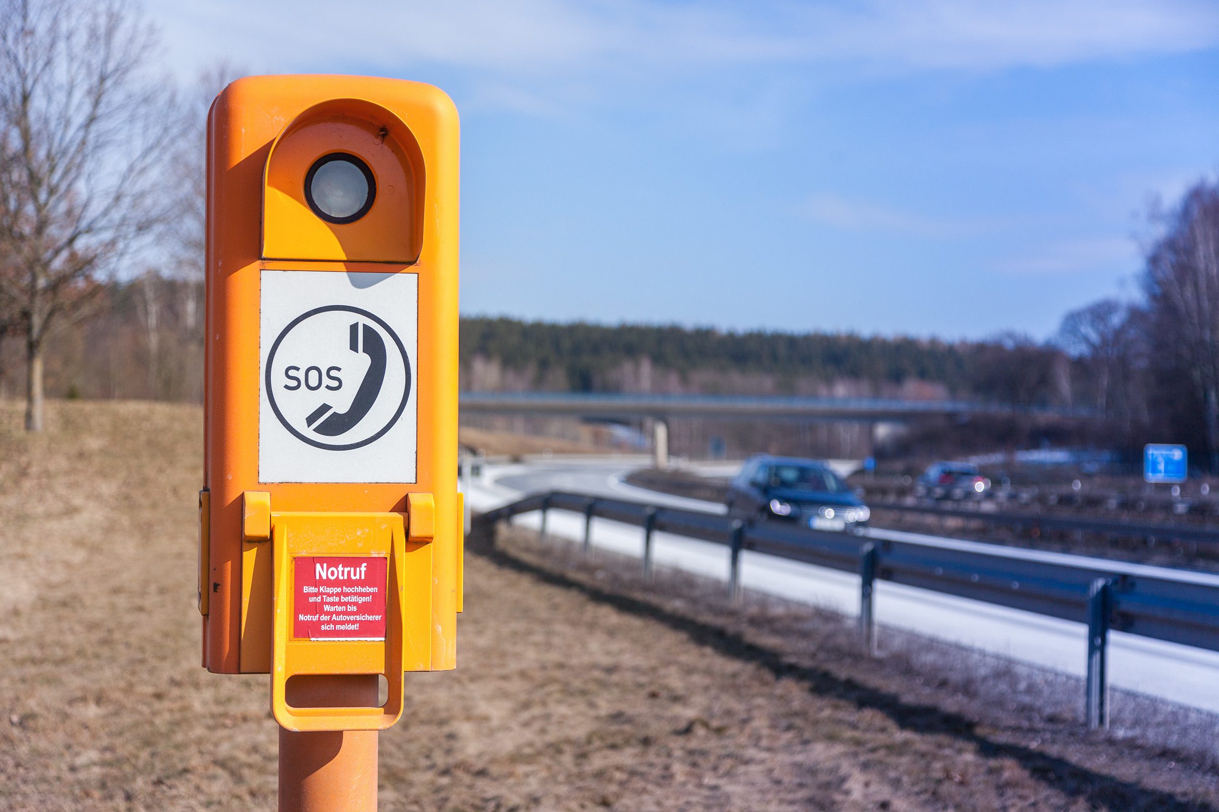 Notruftelefon an Autobahn