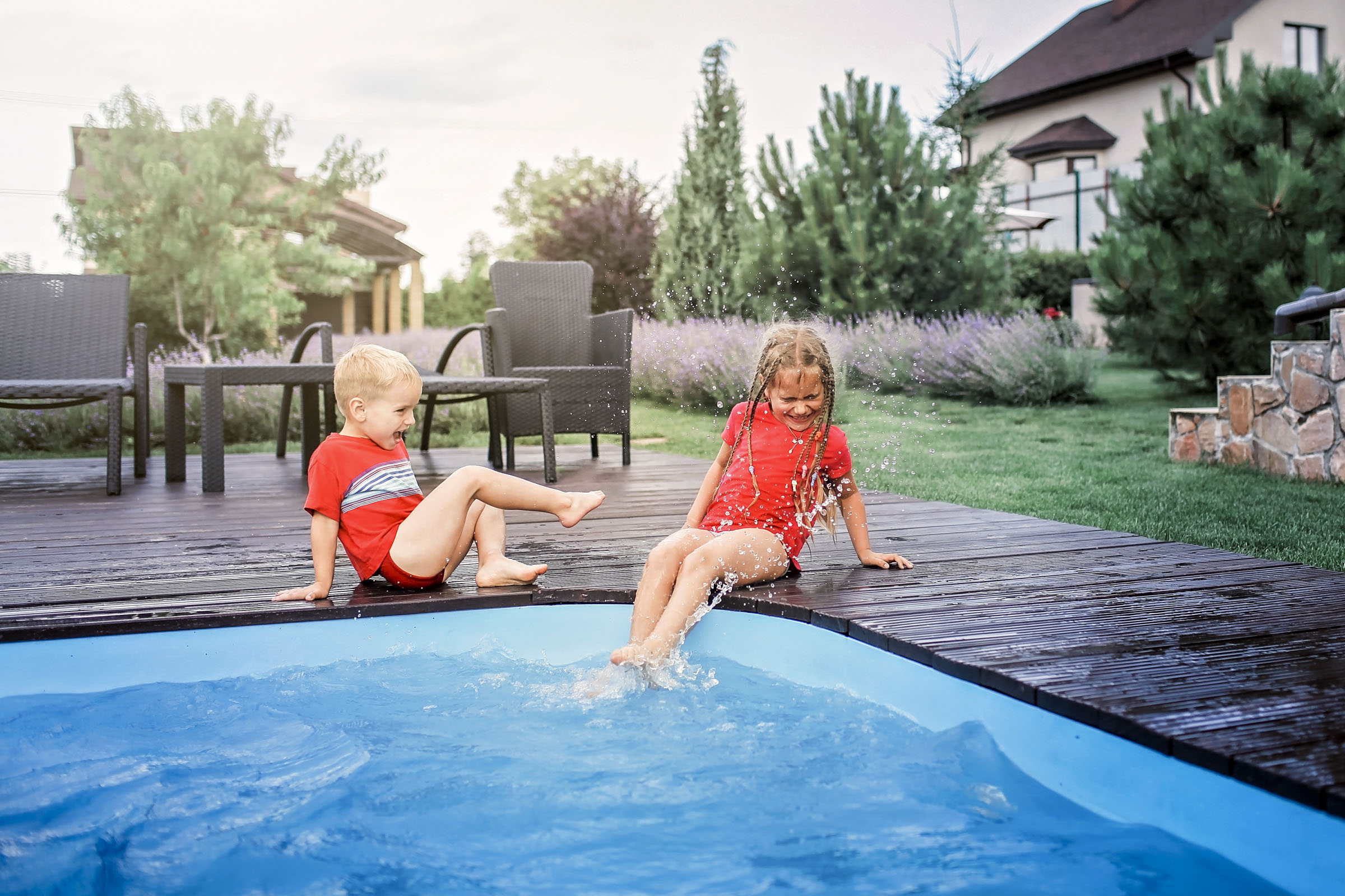 Paket Garten & Co.: Spaß am Pool ist mit der optionalen „Garten-Versicherung“ garantiert
